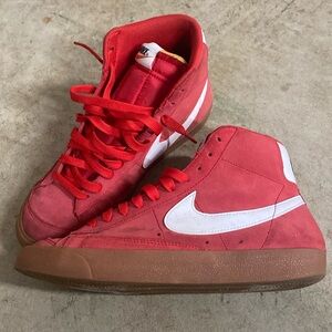 Men’s Nike Blazers Size 10 / Women’s 8.5